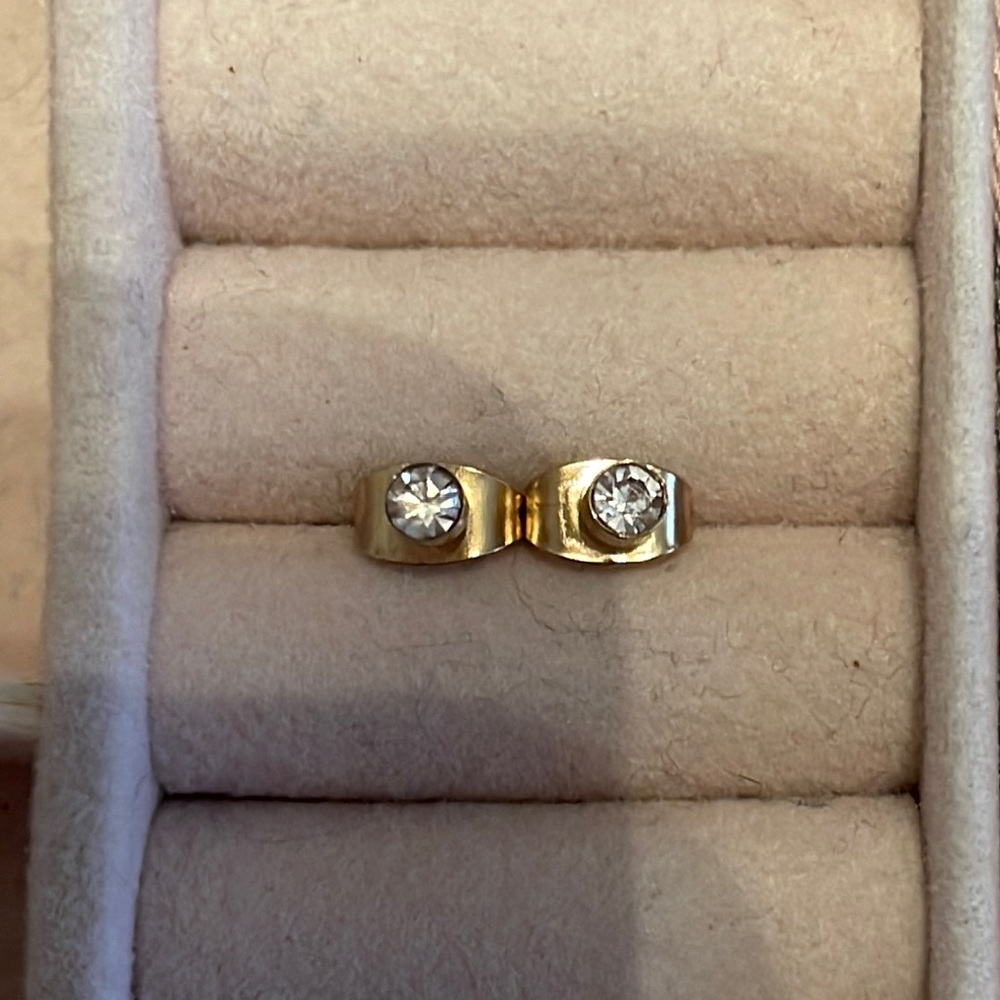 Small diamond studs